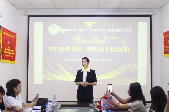 Siêu mẫu Xuân Lan thành lập CLB người mẫu Hải Phòng
- Ảnh 1. Siêu mẫu Xuân Lan thành lập CLB người mẫu Hải Phòng
- Ảnh 1.