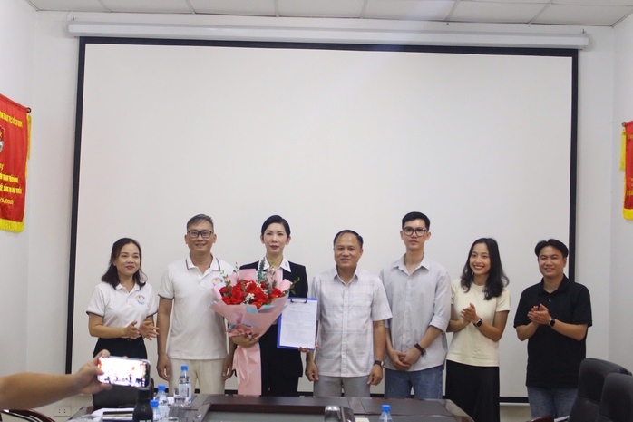 Siêu mẫu Xuân Lan thành lập CLB người mẫu Hải Phòng
- Ảnh 2. Siêu mẫu Xuân Lan thành lập CLB người mẫu Hải Phòng
- Ảnh 2.
