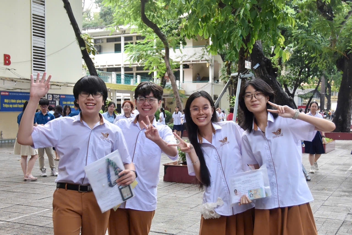 Ngày đầu thi tốt nghiệp THPT 2025: Đề thi mẫu mực, độc đáo- Ảnh 1. Ngày đầu thi tốt nghiệp THPT 2025: Đề thi mẫu mực, độc đáo- Ảnh 1.