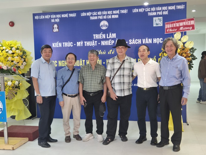Khai mạc triển lãm Văn học – Nghệ thuật ba miền - Ảnh 2.