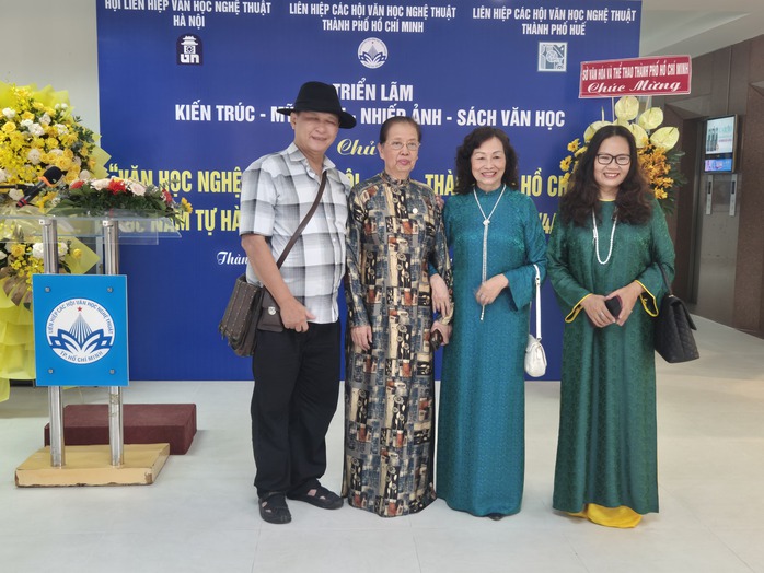 Khai mạc triển lãm Văn học – Nghệ thuật ba miền - Ảnh 6.