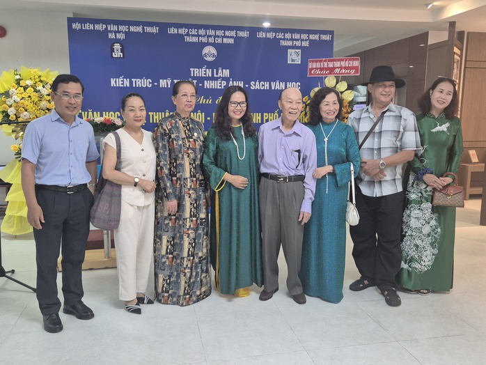 Khai mạc triển lãm Văn học – Nghệ thuật ba miền - Ảnh 3.