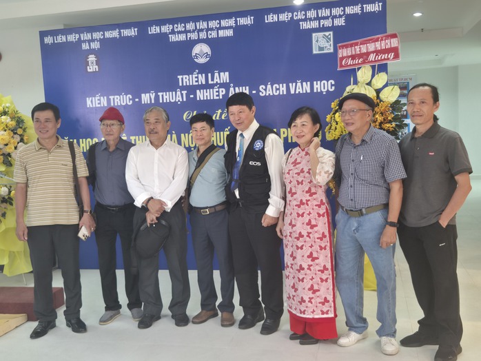 Khai mạc triển lãm Văn học – Nghệ thuật ba miền - Ảnh 7.
