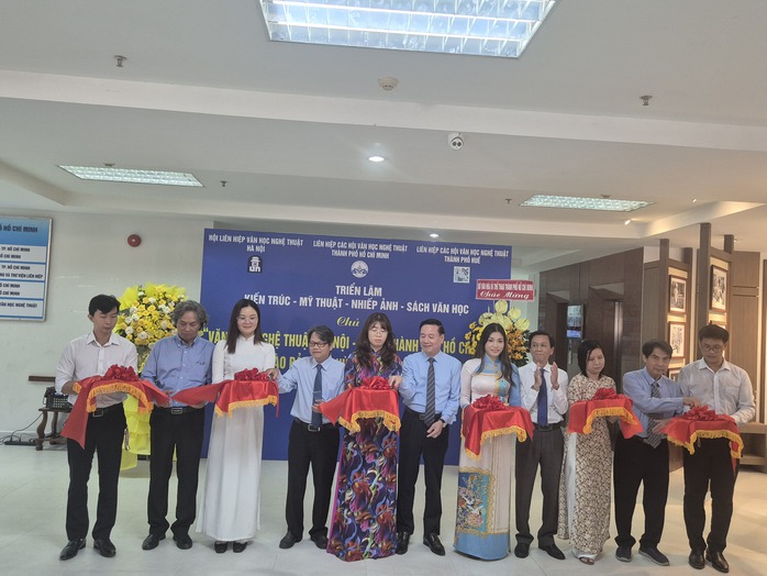 Khai mạc triển lãm Văn học – Nghệ thuật ba miền - Ảnh 1.