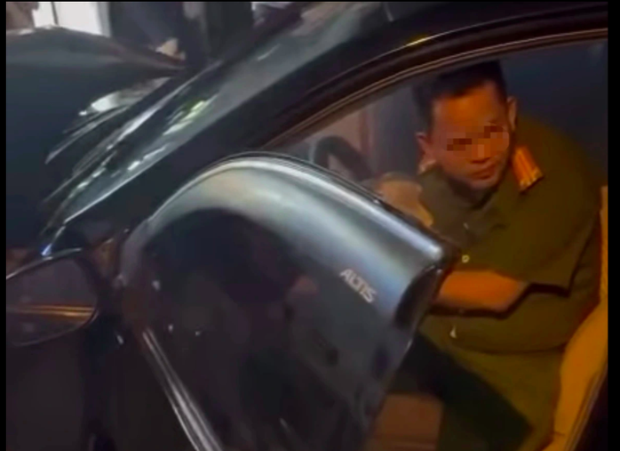 Người đàn ông có nồng độ cồn kịch khung gây tai nạn liên hoàn- Ảnh 1. Người đàn ông có nồng độ cồn kịch khung gây tai nạn liên hoàn- Ảnh 1.