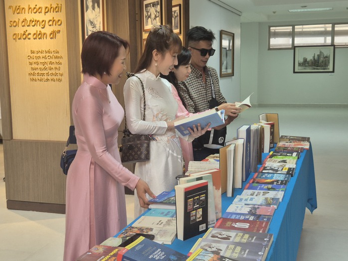 Nâng tầm văn học nghệ thuật 3 miền - Ảnh 1.