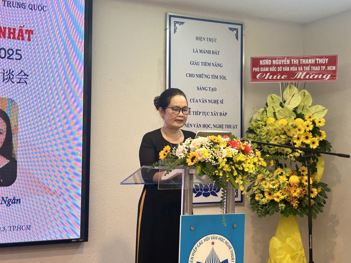 Tác giả tiểu thuyết "Hối hận" giao lưu tại TP HCM - Ảnh 2.