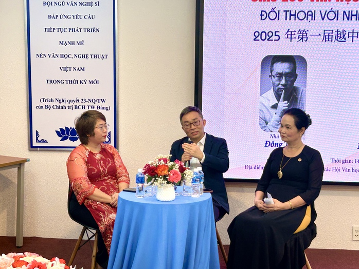 Tác giả tiểu thuyết "Hối hận" giao lưu tại TP HCM - Ảnh 1.
