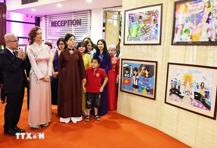 Phu nhân Tổng Bí thư mời Tổng Giám đốc UNESCO thưởng thức tiệc trà- Ảnh 1.
