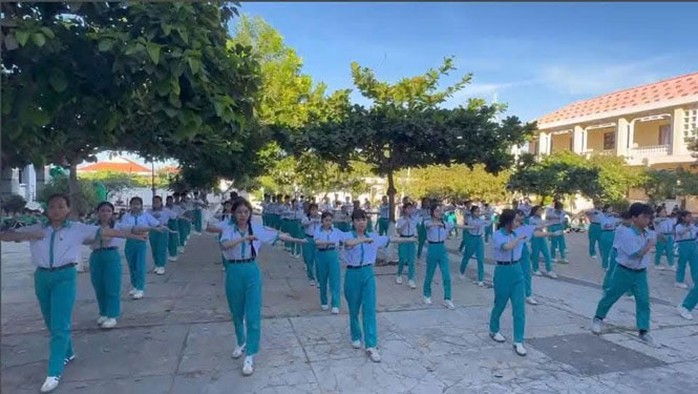Cuộc thi viết Người thầy kính yêu: Miệt mài gieo chữ- Ảnh 2. Cuộc thi viết Người thầy kính yêu: Miệt mài gieo chữ- Ảnh 2.