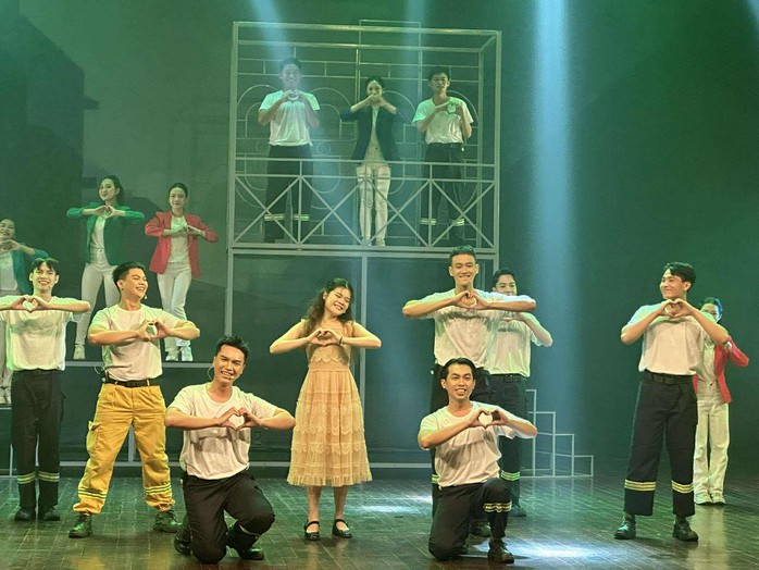 Đạo diễn Nguyễn Hoàng Tùng và ê kíp biến ước mơ nhạc kịch thành hiện thực- Ảnh 3. Đạo diễn Nguyễn Hoàng Tùng và ê kíp biến ước mơ nhạc kịch thành hiện thực- Ảnh 3.