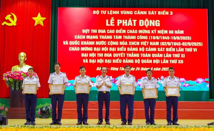 Chỗ dựa tin cậy của ngư dân - Ảnh 1.