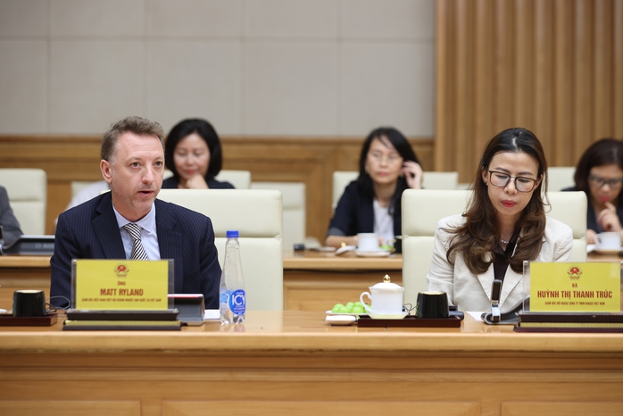 Thủ tướng kêu gọi doanh nghiệp Anh đưa thương mại và đầu tư song phương vượt 10 tỉ USD- Ảnh 6. Thủ tướng kêu gọi doanh nghiệp Anh đưa thương mại và đầu tư song phương vượt 10 tỉ USD- Ảnh 6.