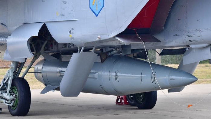 Tên lửa siêu thanh Nga xuất kích, UAV Ukraine tung đòn "phá 4 chiếc Su-34"- Ảnh 1. Tên lửa siêu thanh Nga xuất kích, UAV Ukraine tung đòn "phá 4 chiếc Su-34"- Ảnh 1.