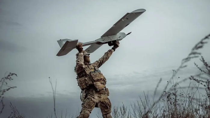Tên lửa siêu thanh Nga xuất kích, UAV Ukraine tung đòn "phá 4 chiếc Su-34"- Ảnh 2. Tên lửa siêu thanh Nga xuất kích, UAV Ukraine tung đòn "phá 4 chiếc Su-34"- Ảnh 2.