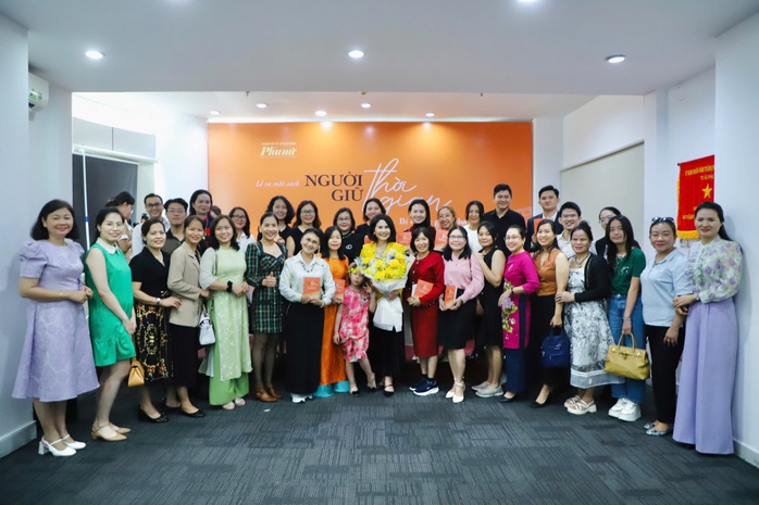 Những câu chuyện tình thân qua "Người giữ thời gian"- Ảnh 3. Những câu chuyện tình thân qua "Người giữ thời gian"- Ảnh 3.