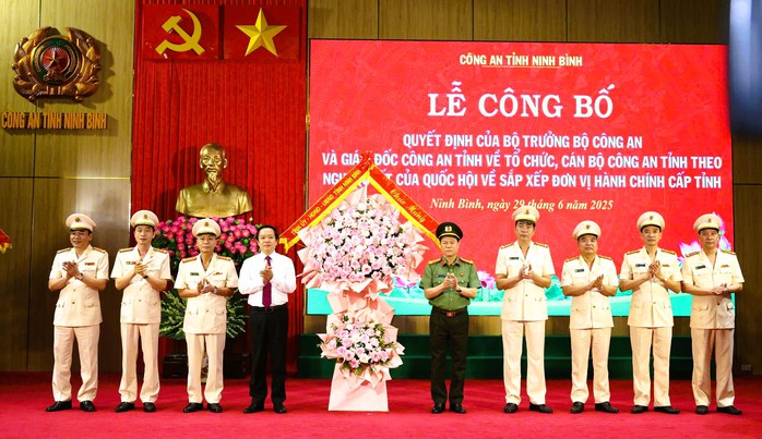 Công an tỉnh Ninh mới có bao nhiêu Phó giám đốc sau khi hợp nhất 3 tỉnh?- Ảnh 1. Công an tỉnh Ninh mới có bao nhiêu Phó giám đốc sau khi hợp nhất 3 tỉnh?- Ảnh 1.