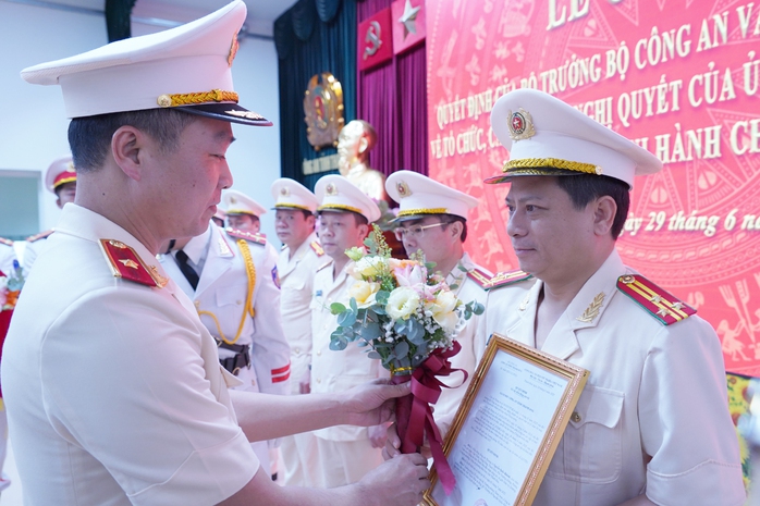 Công an Thanh Hóa công bố quyết định của Bộ Công an về tổ chức, cán bộ- Ảnh 1. Công an Thanh Hóa công bố quyết định của Bộ Công an về tổ chức, cán bộ- Ảnh 1.