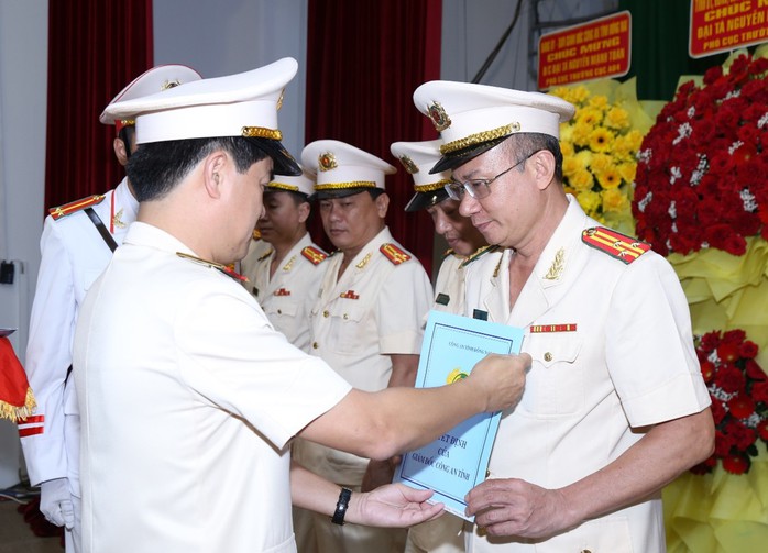 Công an tỉnh Đồng Nai mới có 1 giám đốc và 8 phó giám đốc - Ảnh 6. Công an tỉnh Đồng Nai mới có 1 giám đốc và 8 phó giám đốc - Ảnh 6.