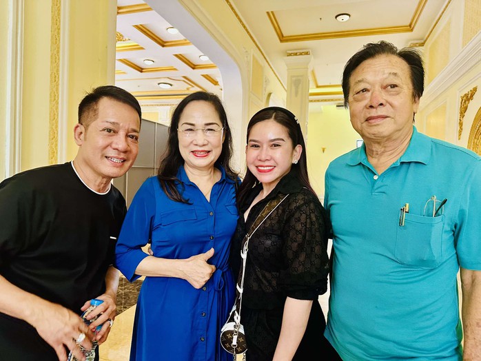 "Trích xuất lòng dân" – Dấu ấn của NSND Trần Ngọc Giàu trong vở kịch "Nhân tình"- Ảnh 2. "Trích xuất lòng dân" – Dấu ấn của NSND Trần Ngọc Giàu trong vở kịch "Nhân tình"- Ảnh 2.