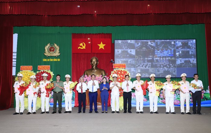 Công an tỉnh Đồng Nai mới có 1 giám đốc và 8 phó giám đốc - Ảnh 4. Công an tỉnh Đồng Nai mới có 1 giám đốc và 8 phó giám đốc - Ảnh 4.