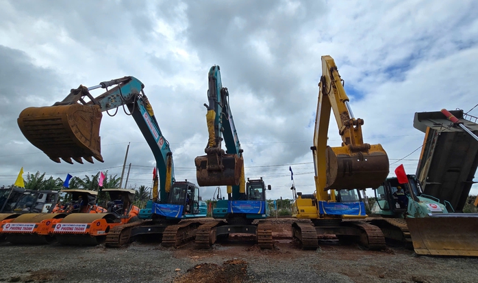 Khởi công đường cao tốc 17.700 tỉ đồng "kéo gần" Đà Lạt - TP HCM- Ảnh 7. Khởi công đường cao tốc 17.700 tỉ đồng "kéo gần" Đà Lạt - TP HCM- Ảnh 7.