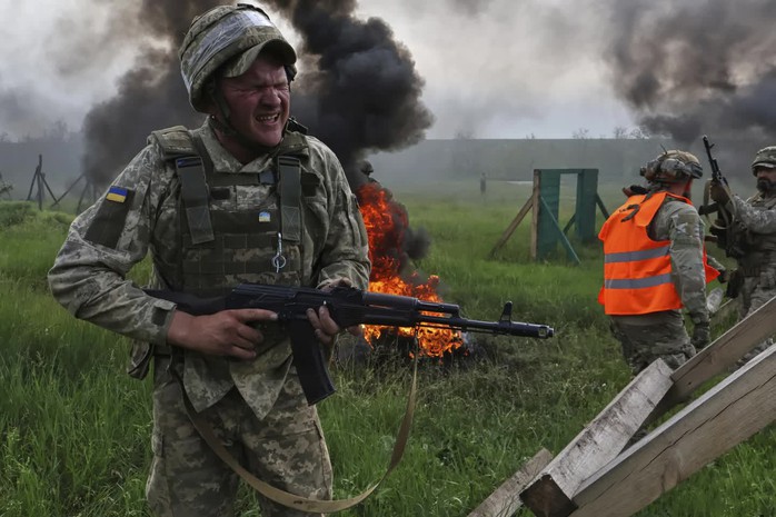 Nga ồ ạt tấn công Ukraine, tuyên bố đanh thép về hòa đàm- Ảnh 2. Nga ồ ạt tấn công Ukraine, tuyên bố đanh thép về hòa đàm- Ảnh 2.