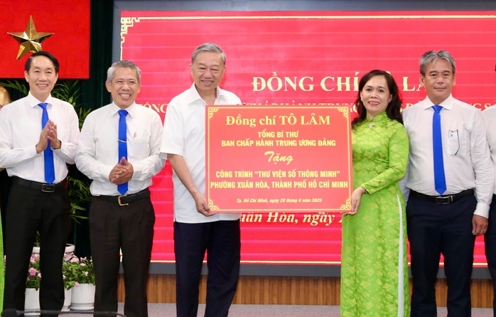 Chỉ đạo của Tổng Bí thư Tô Lâm trong buổi làm việc tại TP HCM chiều nay- Ảnh 11. Chỉ đạo của Tổng Bí thư Tô Lâm trong buổi làm việc tại TP HCM chiều nay- Ảnh 11.