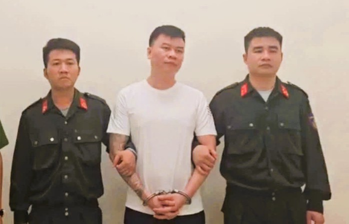 Thu "vệ sĩ" bị bắt- Ảnh 1. Thu "vệ sĩ" bị bắt- Ảnh 1.