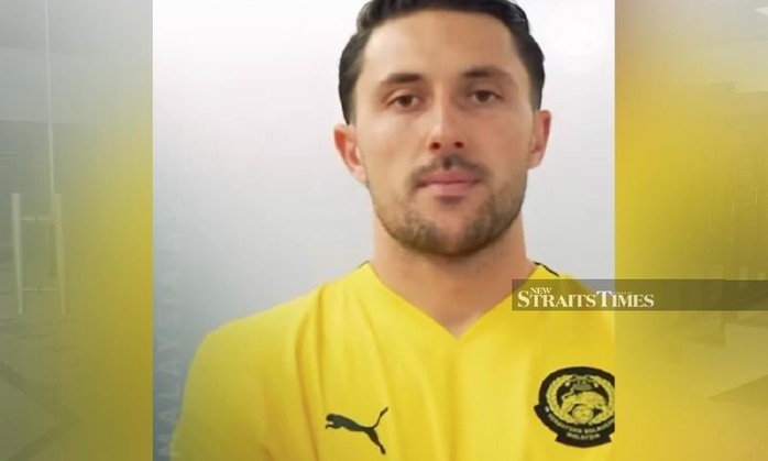 Tuyển Malaysia triệu tập cầu thủ nhập tịch từ La Liga- Ảnh 1.