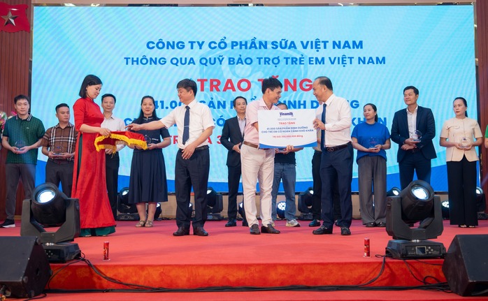 Món quà 1-6 nhiều ý nghĩa từ Vinamilk dành tặng trẻ em- Ảnh 1. Món quà 1-6 nhiều ý nghĩa từ Vinamilk dành tặng trẻ em- Ảnh 1.