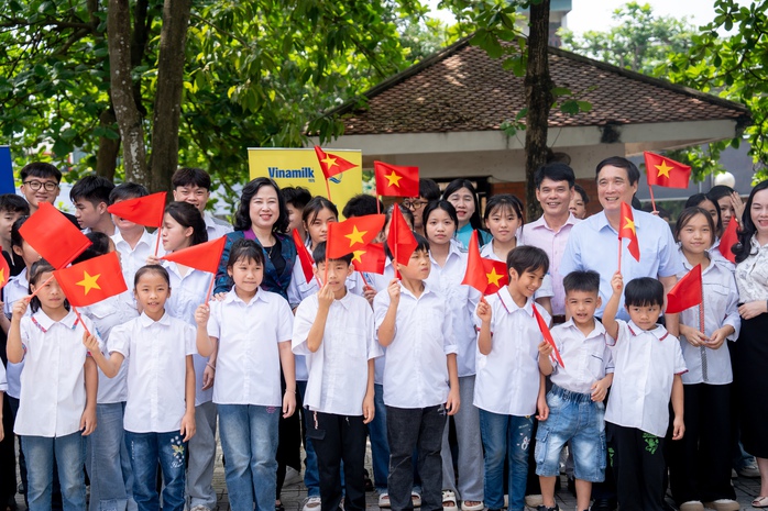 Món quà 1-6 nhiều ý nghĩa từ Vinamilk dành tặng trẻ em- Ảnh 2. Món quà 1-6 nhiều ý nghĩa từ Vinamilk dành tặng trẻ em- Ảnh 2.