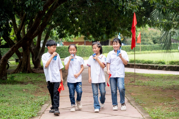 Món quà 1-6 nhiều ý nghĩa từ Vinamilk dành tặng trẻ em- Ảnh 3. Món quà 1-6 nhiều ý nghĩa từ Vinamilk dành tặng trẻ em- Ảnh 3.
