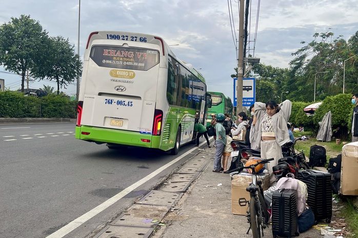 Xe dù lộng hành ở đường Đỗ Mười, TP Thủ Đức- Ảnh 4. Xe dù lộng hành ở đường Đỗ Mười, TP Thủ Đức- Ảnh 4.