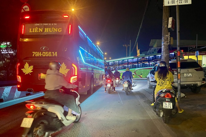 Xe dù lộng hành ở đường Đỗ Mười, TP Thủ Đức- Ảnh 5. Xe dù lộng hành ở đường Đỗ Mười, TP Thủ Đức- Ảnh 5.