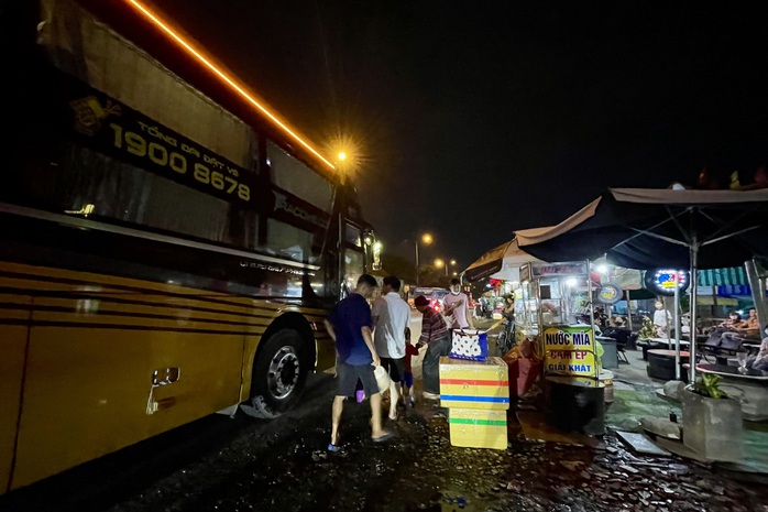 Xe dù lộng hành ở đường Đỗ Mười, TP Thủ Đức- Ảnh 7. Xe dù lộng hành ở đường Đỗ Mười, TP Thủ Đức- Ảnh 7.