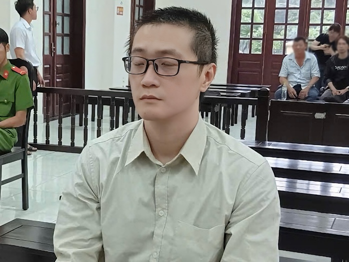 Sỉ nhục rồi đánh người yêu cũ giữa quán cà phê- Ảnh 1. Sỉ nhục rồi đánh người yêu cũ giữa quán cà phê- Ảnh 1.