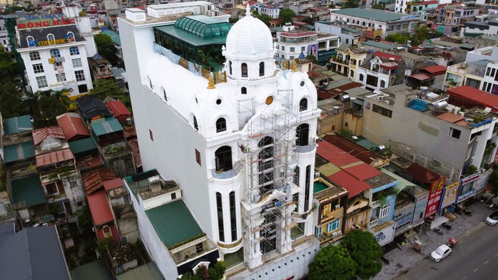 Căn nhà của Tuấn "thần đèn" nổi bật giữa con phố đắt đỏ nhất xứ Thanh - Ảnh 3.