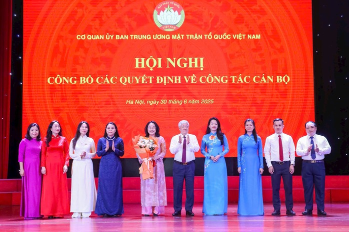 Công bố Quyết định thành lập 19 ban, đơn vị Cơ quan Ủy ban Trung ương MTTQ Việt Nam- Ảnh 1. Công bố Quyết định thành lập 19 ban, đơn vị Cơ quan Ủy ban Trung ương MTTQ Việt Nam- Ảnh 1.