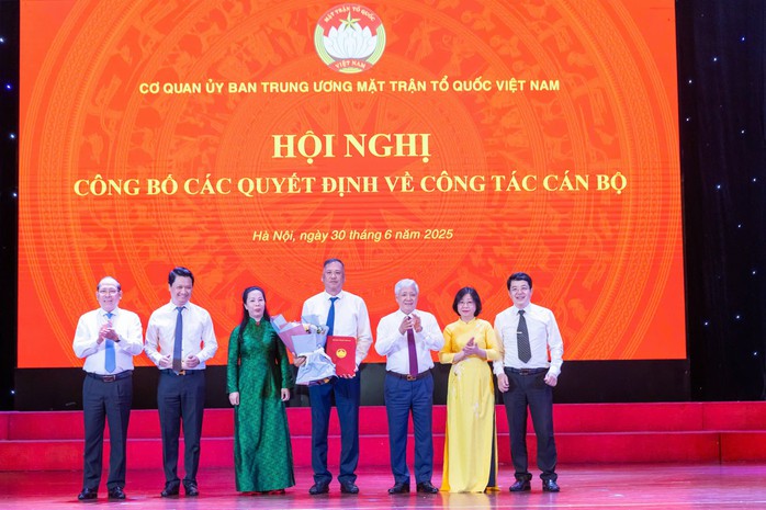 Công bố Quyết định thành lập 19 ban, đơn vị Cơ quan Ủy ban Trung ương MTTQ Việt Nam- Ảnh 2. Công bố Quyết định thành lập 19 ban, đơn vị Cơ quan Ủy ban Trung ương MTTQ Việt Nam- Ảnh 2.