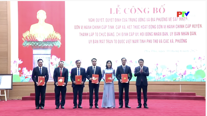 Công bố bộ máy chính quyền cấp tỉnh, xã, phường của tỉnh Phú Thọ mới - Ảnh 2.