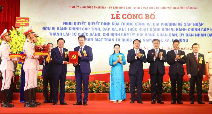 Ông Vũ Hồng Văn giữ chức Bí thư Tỉnh ủy Đồng Nai mới- Ảnh 2. Ông Vũ Hồng Văn giữ chức Bí thư Tỉnh ủy Đồng Nai mới- Ảnh 2.