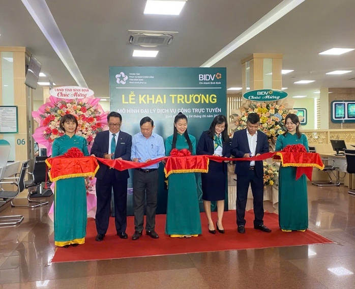 Bình Định triển khai mô hình Đại lý dịch vụ công trực tuyến- Ảnh 1. Bình Định triển khai mô hình Đại lý dịch vụ công trực tuyến- Ảnh 1.