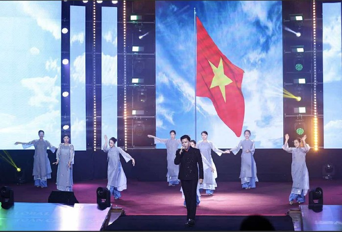 Ca sĩ Huỳnh Đệ làm Trưởng đại diện Trung tâm Bảo tồn Nghệ thuật Biểu diễn truyền thống Việt Nam- Ảnh 3. Ca sĩ Huỳnh Đệ làm Trưởng đại diện Trung tâm Bảo tồn Nghệ thuật Biểu diễn truyền thống Việt Nam- Ảnh 3.