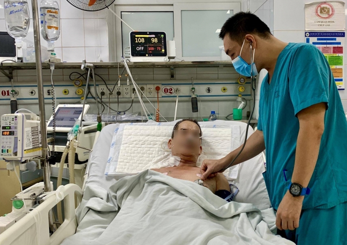 Vừa tới bệnh viện khám, người đàn ông bất ngờ ngừng tim- Ảnh 1. Vừa tới bệnh viện khám, người đàn ông bất ngờ ngừng tim- Ảnh 1.