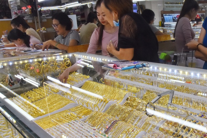 Giá vàng hôm nay, 5-6: Bật tăng khi kinh tế Mỹ suy yếu - Ảnh 1.