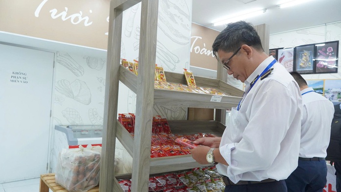 Người “tố” cửa hàng của C.P. Việt Nam: “Tôi không hơn thua, chỉ muốn bảo vệ cộng đồng” - Ảnh 4.