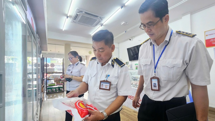 Bình Dương tiến hành kiểm tra các cửa hàng của Công ty C.P. Việt Nam - Ảnh 5.
