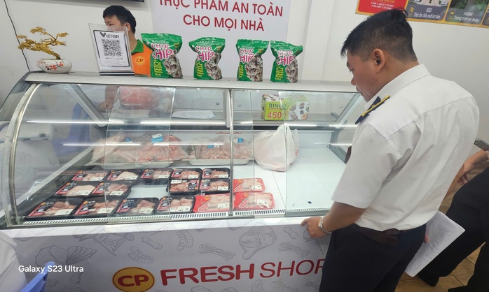 Bình Dương tiến hành kiểm tra các cửa hàng của Công ty C.P. Việt Nam - Ảnh 6.