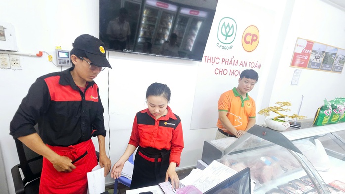 Bình Dương tiến hành kiểm tra các cửa hàng của Công ty C.P. Việt Nam - Ảnh 7.